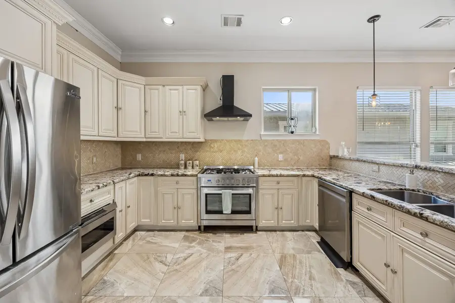 615 29th Street, Dickinson, TX 77539 - #3