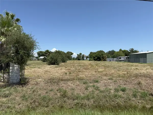 2336 E Bayshore Drive, Dickinson, TX 77539