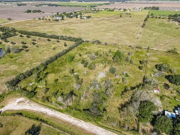 9810 E Creek Bend Drive, Needville, TX 77461