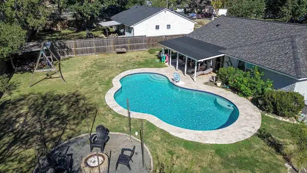 800 Camelot Lane, Friendswood, TX 77546
