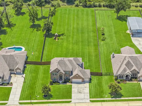 15326 Icet Creek Avenue, Mont Belvieu, TX 77523