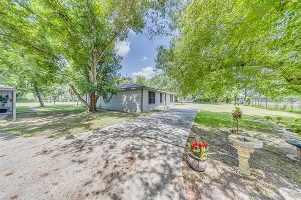 1725 Strawn Road, Houston, TX 77039