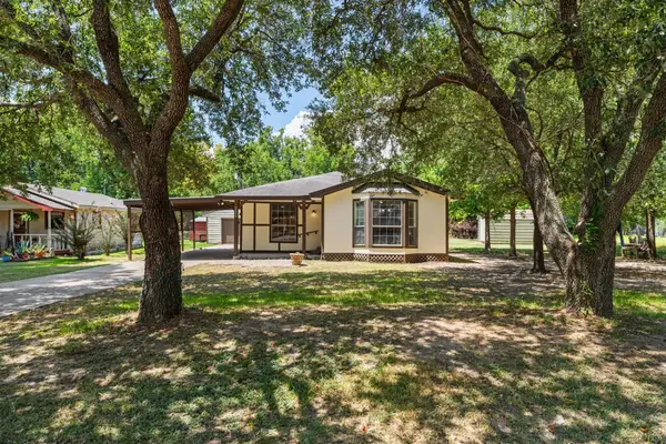 221 Oak Ridge Drive, Onalaska, TX 77360