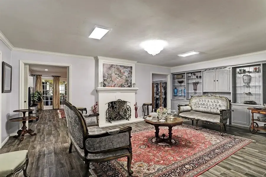 7810 Meadowglen Lane, Houston, TX 77063 - Image #3