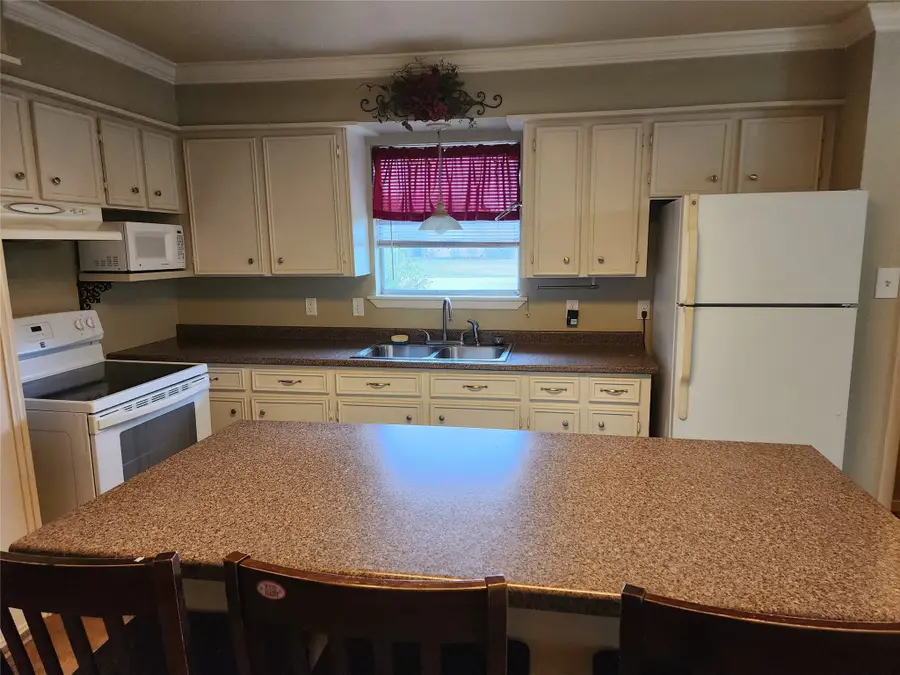 407 Avenue C, Markham, TX 77456 - #2