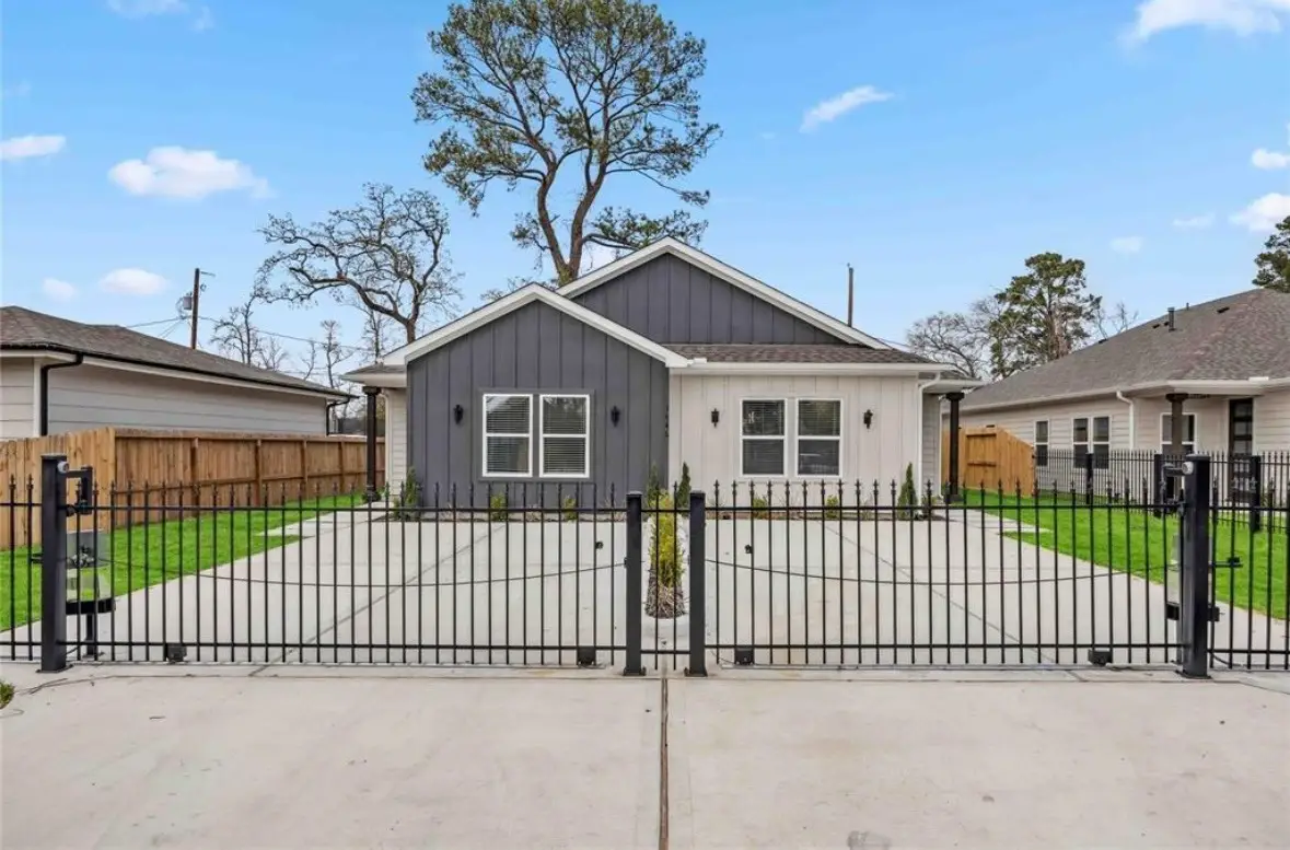 8310 Mariah Street #A/B, Houston, TX 77051 - Image #1