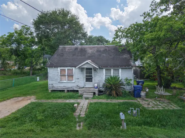 407 Clay Street, Eagle Lake, TX 77434