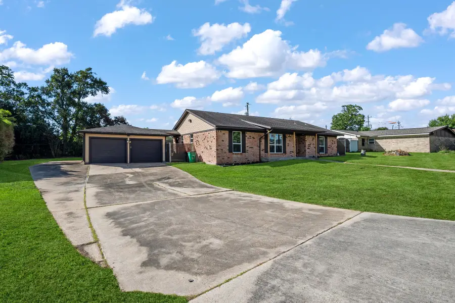 709 Scenic Drive, Baytown, TX 77521 - #2