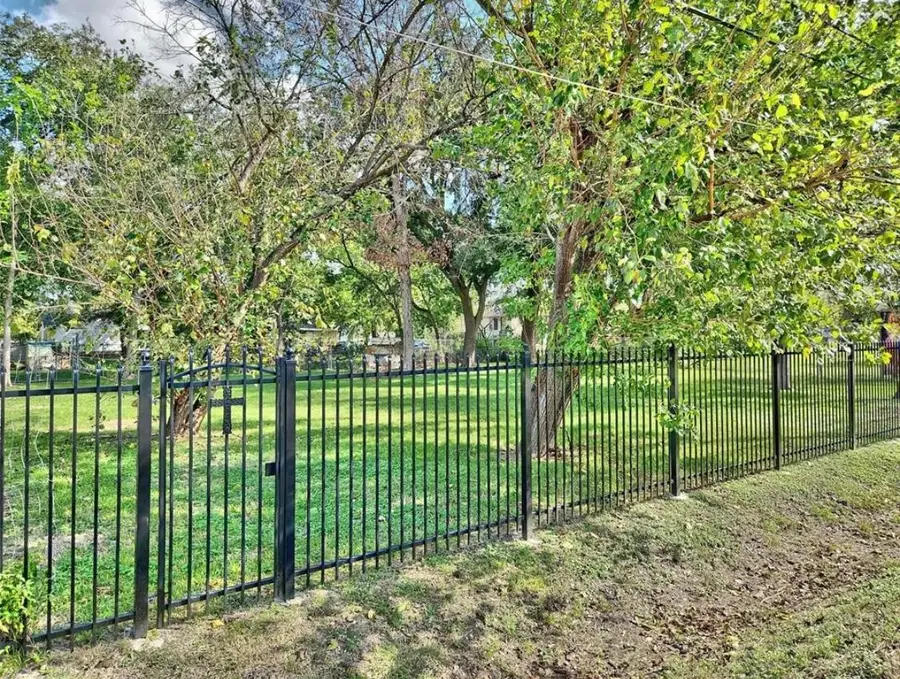 4108 Falls Street, Houston, TX 77026 - #3