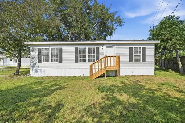 114 Dolphin Harbor N, Baytown, TX 77523
