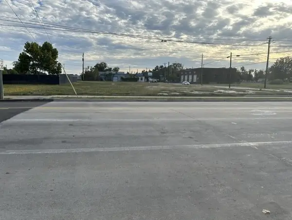 16 E Texas Avenue, Baytown, TX 77520