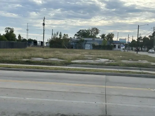 16 E Texas Avenue, Baytown, TX 77520 - #3