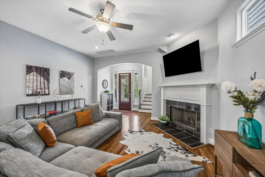 1011 W 14th Street, Houston, TX 77008 - #2