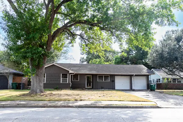 4825 Hummingbird Street, Houston, TX 77035