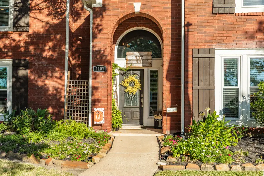 2101 Limrick Drive, Pearland, TX 77581 - Image #2