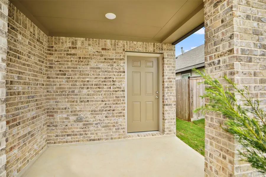 4519 Pinehurst Trace Drive, Pinehurst, TX 77362 - Image #2