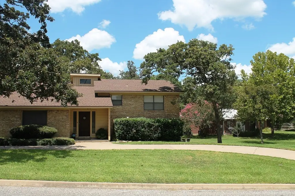 214 Briarwood Drive, Bellville, TX 77418 - Image #1