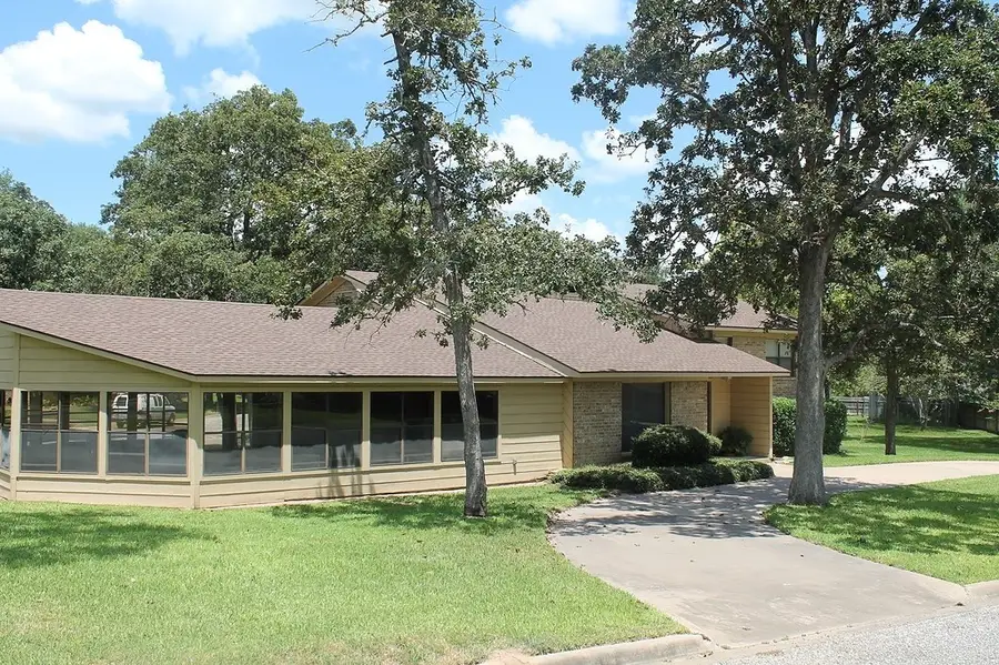 214 Briarwood Drive, Bellville, TX 77418 - Image #3