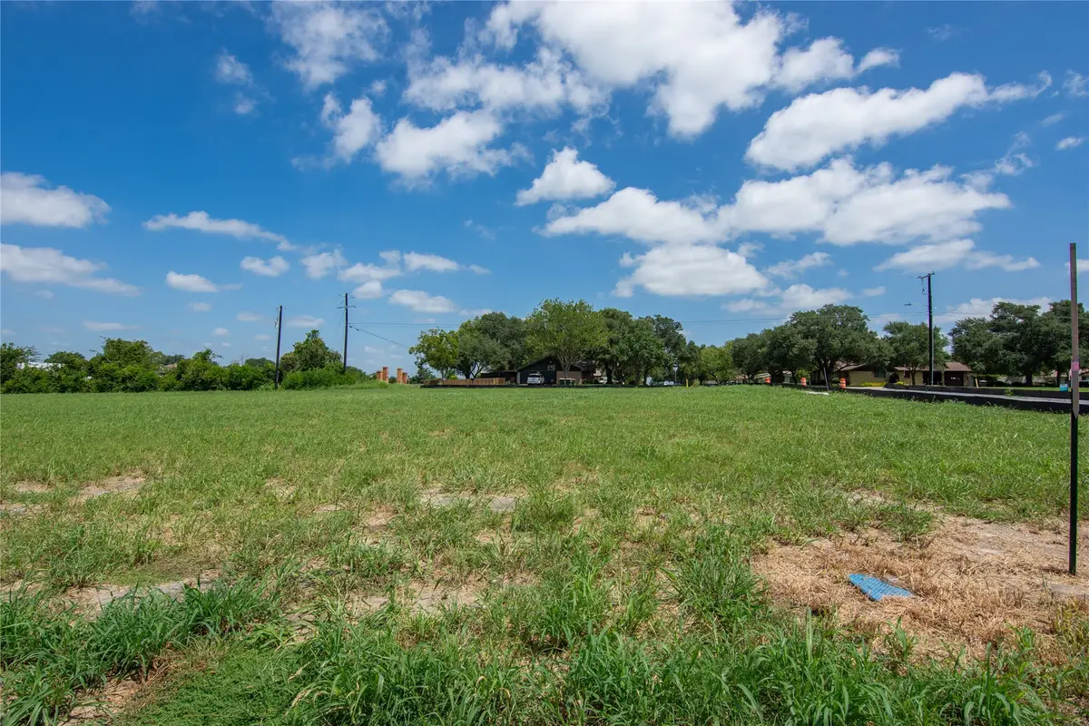500 Trend View Drive, Weimar, TX 78962 - #1