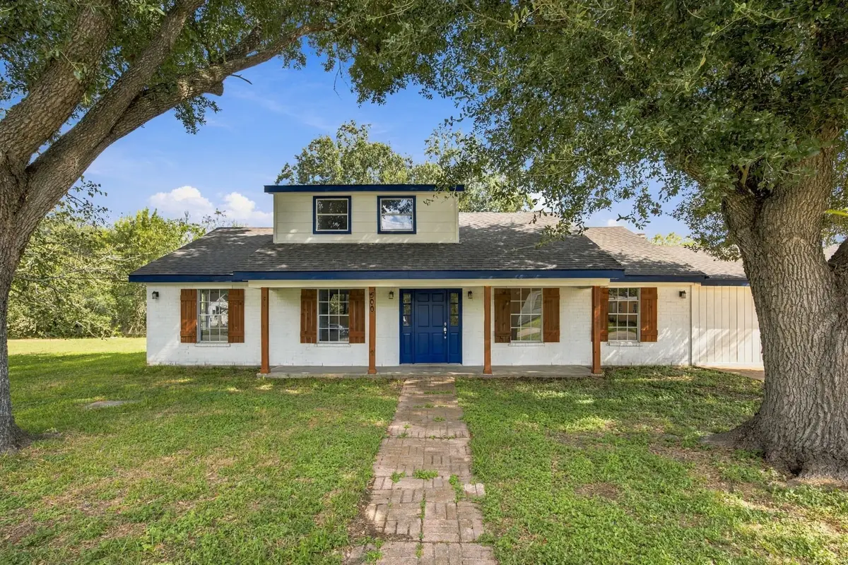 500 E Davitt Street, Eagle Lake, TX 77434 - #1