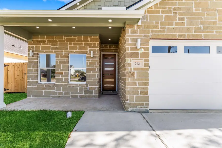 913 Santa Anna Lane, La Porte, TX 77571 - Image #2