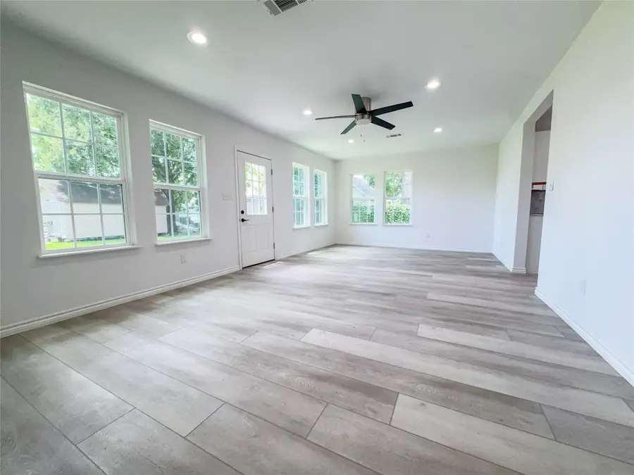 204 Dyer Street, Baytown, TX 77520 - #2