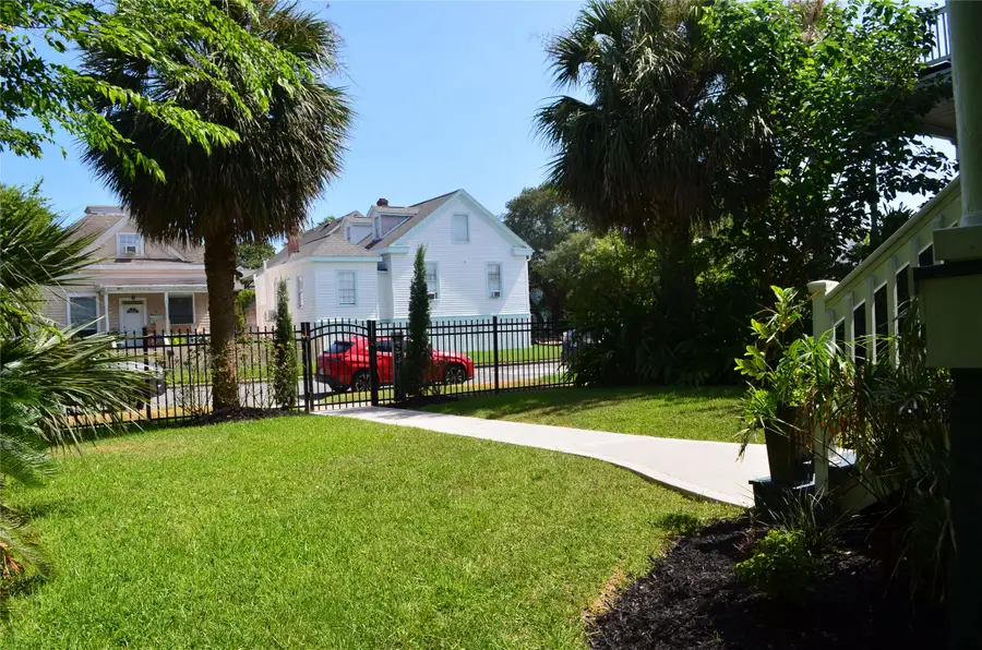 1624 Avenue K, Galveston, TX 77550 - #2