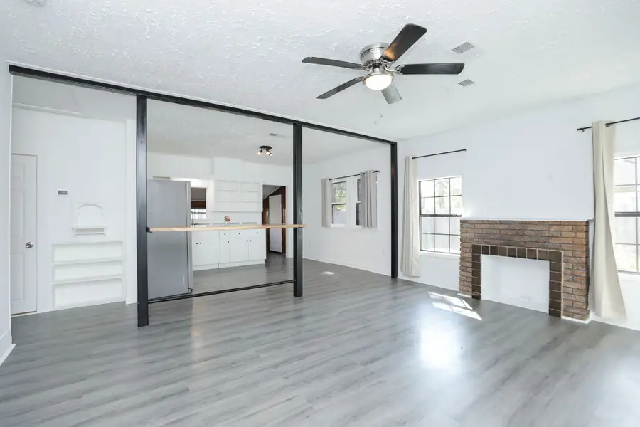 207 Cosmos Street, Houston, TX 77009 - Image #3