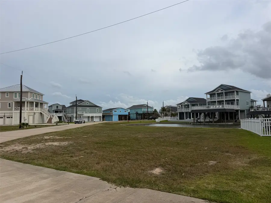 411 Neptune Circle, Tiki Island, TX 77554 - #3