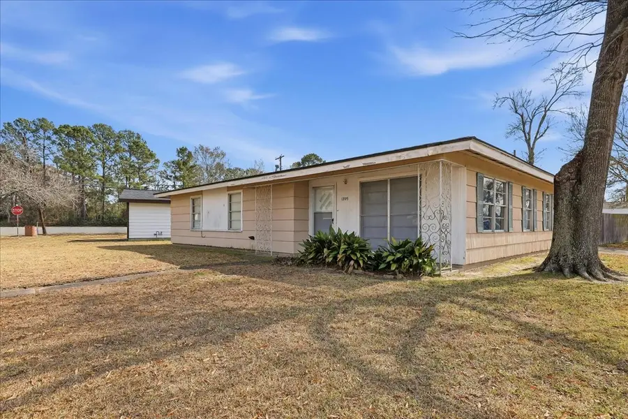 1709 Robin Avenue, Orange, TX 77632 - #2