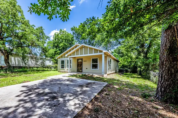 303 Sowell Drive, Huntsville, TX 77320