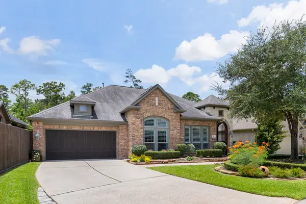35 Avalon Oaks Court, Shenandoah, TX 77381
