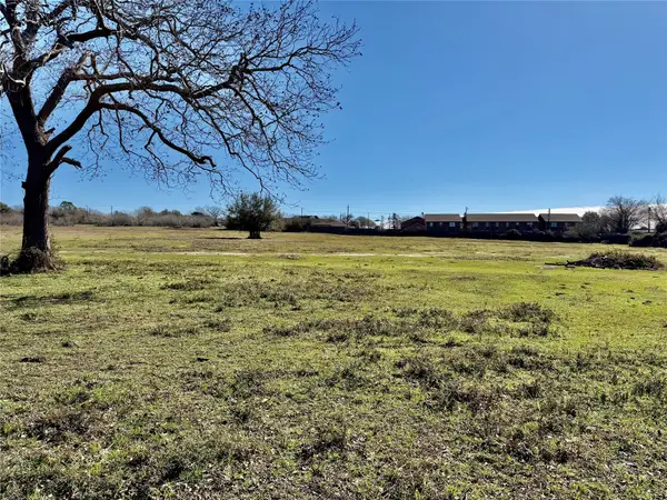 305 Ellen May, Yoakum, TX 77995