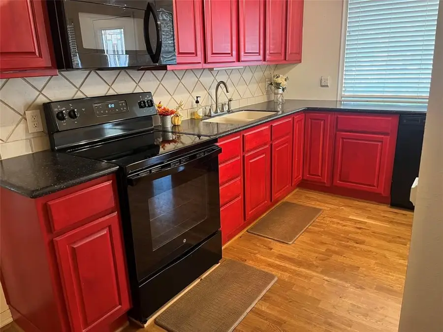 204 W Fayette Street, Fayetteville, TX 78940 - #2