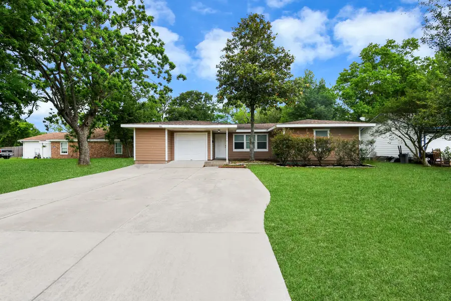 1026 16th Avenue N, Texas City, TX 77590 - #2