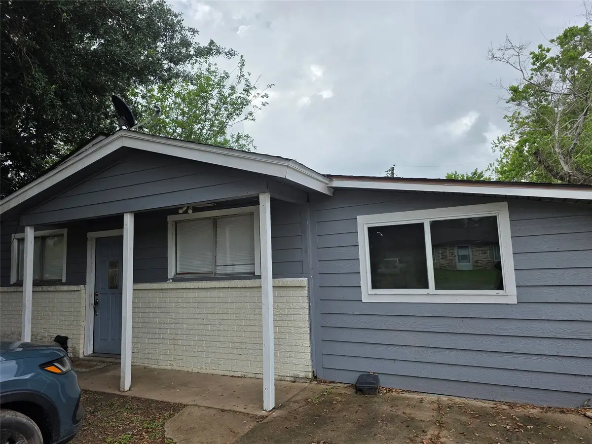 600 E Plum Street, Angleton, TX 77515 - #1