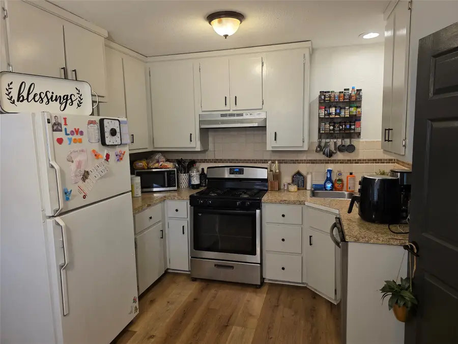 600 E Plum Street, Angleton, TX 77515 - #2