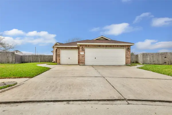7507 Omaha Drive, Baytown, TX 77521