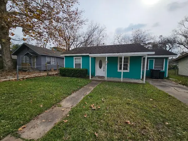 1013 W Snyder Street, Alvin, TX 77511