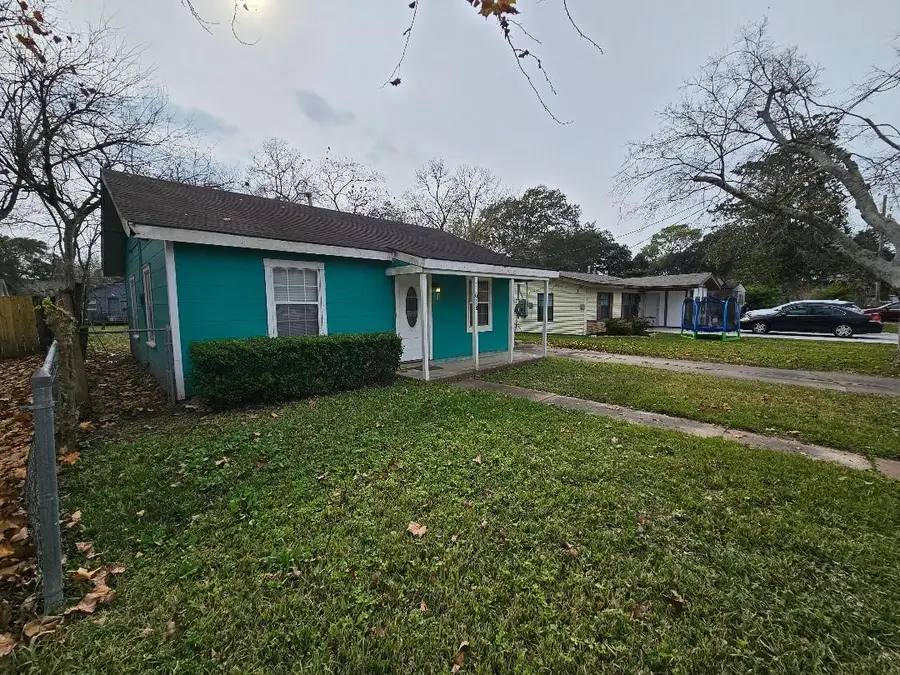 1013 W Snyder Street, Alvin, TX 77511 - #2