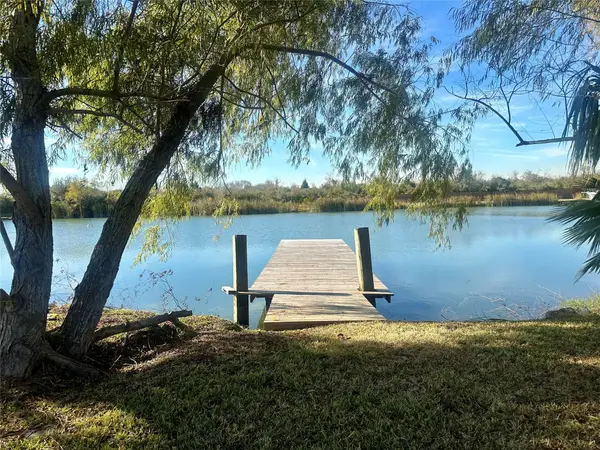 2726 Avenue D, San Leon, TX 77539