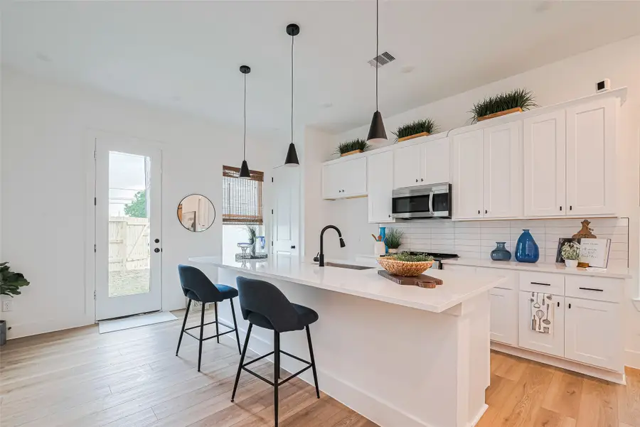 9437 Pembrook St, Houston, TX 77016 - #3