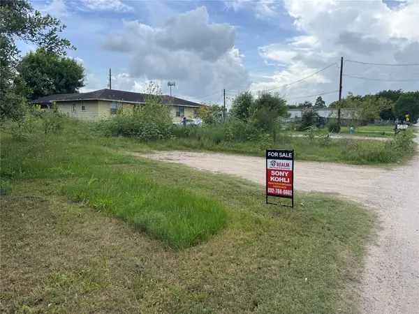 15527 Petitt Road, Sugar Land, TX 77498