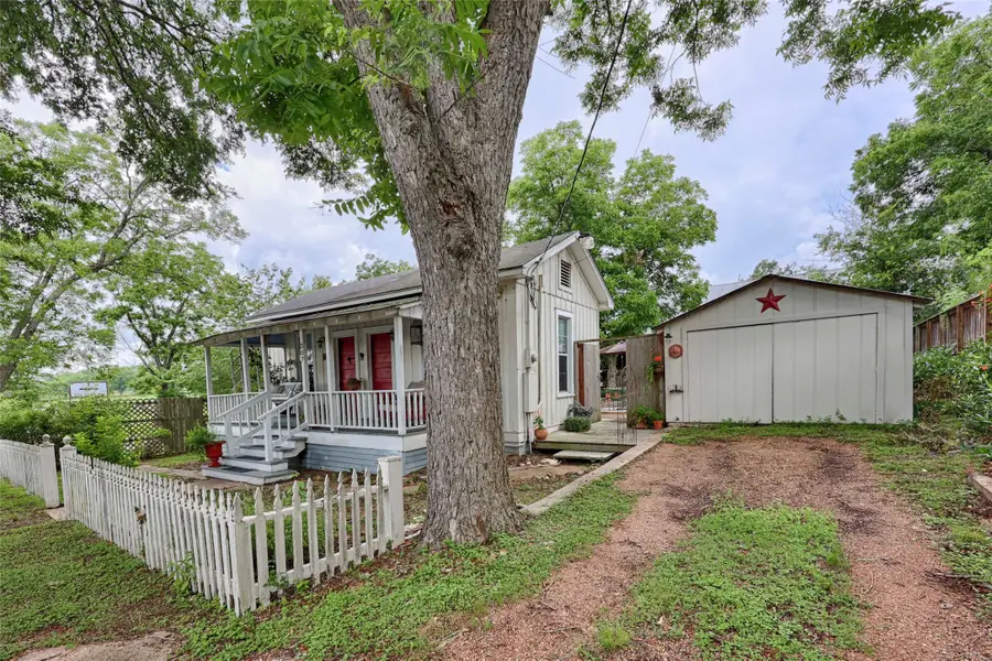 307 W Market Street, Fayetteville, TX 78940 - #3
