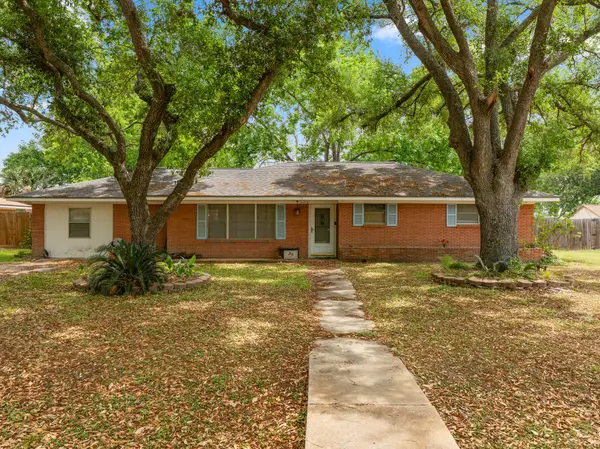 208 Lindsey Avenue, Bay City, TX 77414