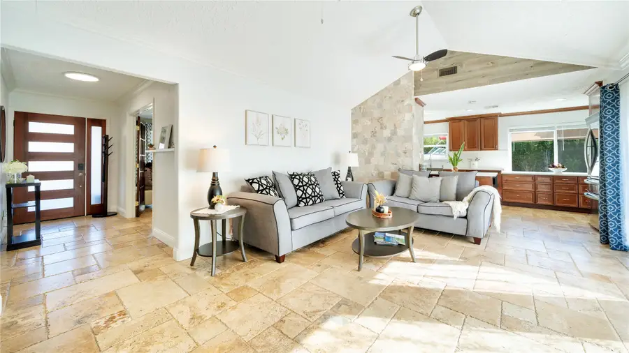 1107 Shorewood Drive, Taylor Lake Village, TX 77586 - Image #2