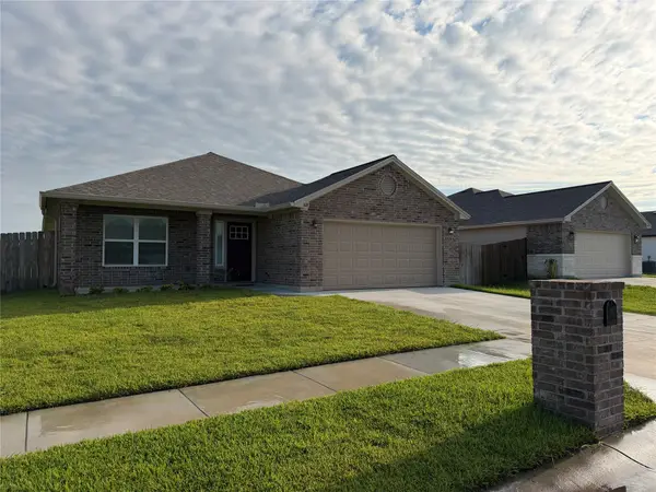 108 Boulder Ridge Dr, Cuero, TX 77954