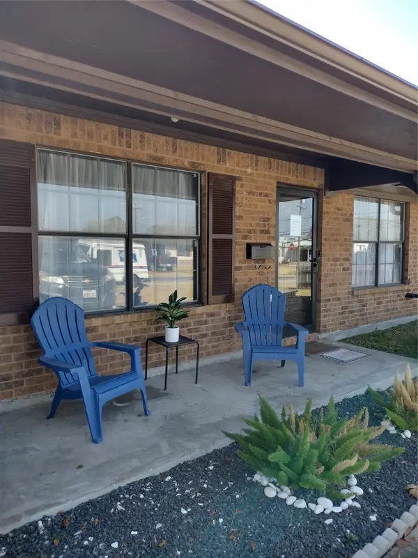 108 S 2nd 1/2 Street, Nederland, TX 77627