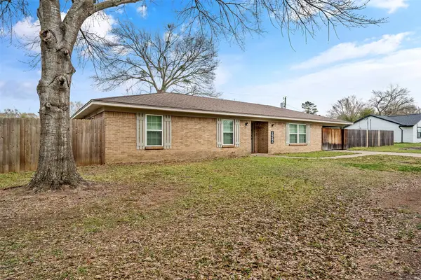 956 Faircrest Drive, Fairfield, TX 75840