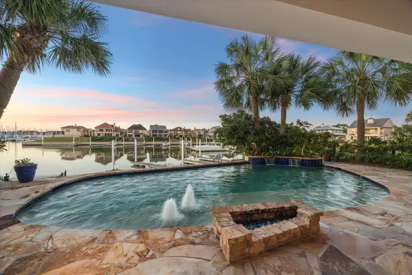 721 Harborside Way, League City, TX 77565